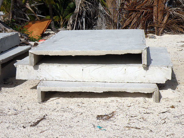 "Casitas cubanas"/Refugios colocados sobre el fondo del mar para atraer langostas. Las langostas son fácilmente capturadas al empinar el refugio.